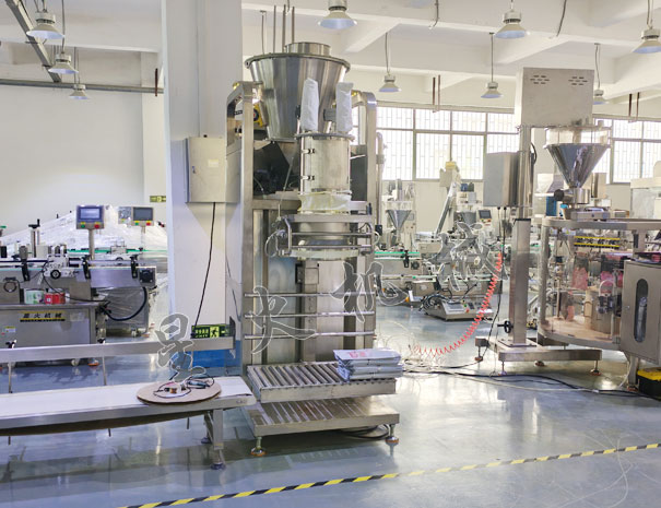 25公斤全脂乳粉自動(dòng)稱重包裝機(jī)實(shí)拍圖